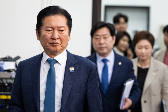 與 "순천시장, 종로·강북구청장 등 윤리감찰단 재심 조사 중"