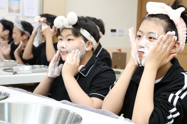 LG생활건강, '빌려쓰는 지구스쿨' 전개…충청권으로 확대