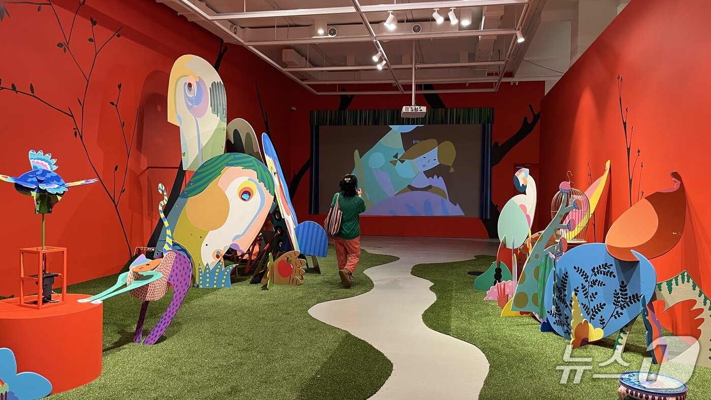 본문 이미지 - 대전신세계, 김우진 작가와 ‘애니토피아’ 아트 프로젝트 개최