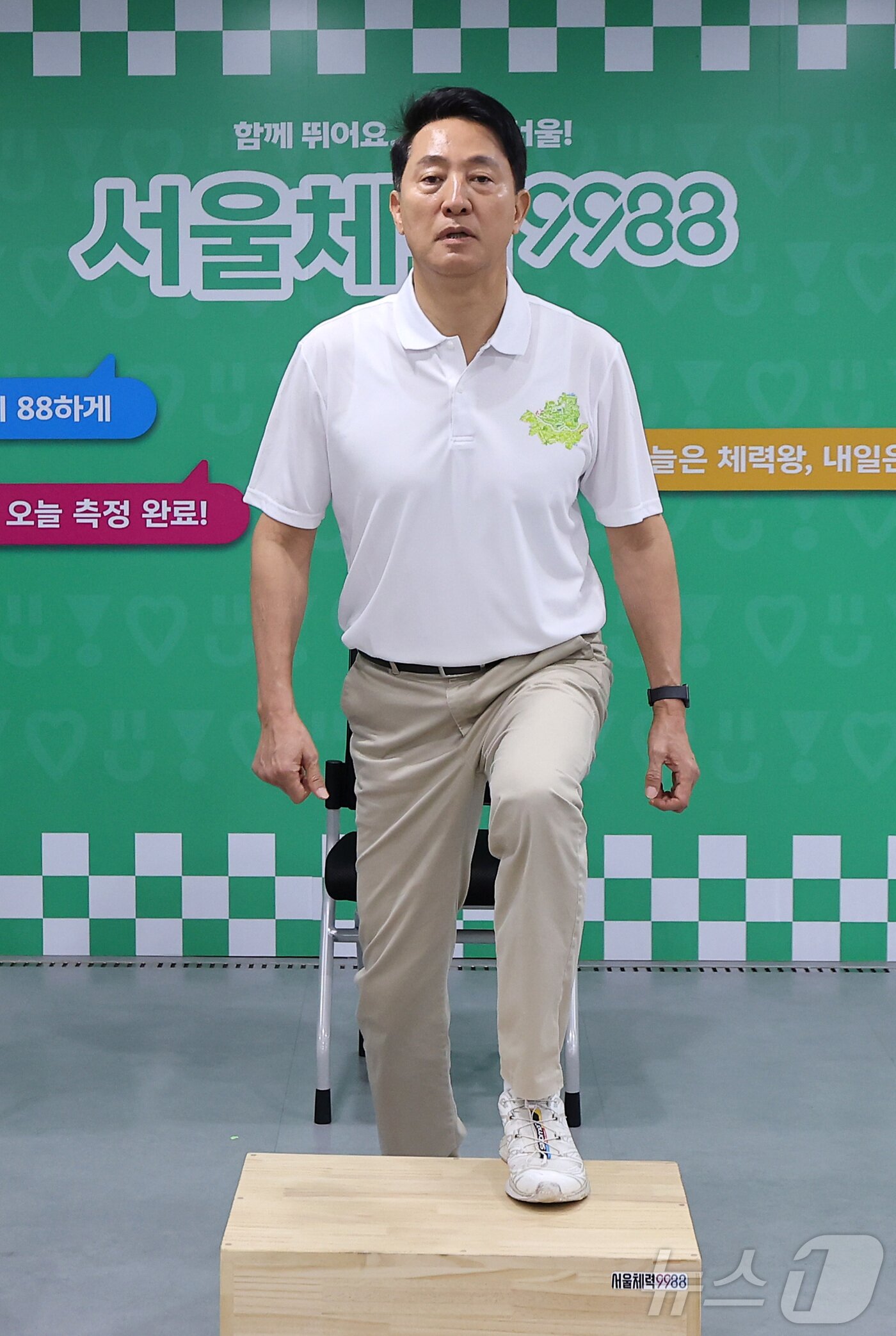 본문 이미지 - 오세훈 국민의힘 서울시장 후보가 29일 서울 도봉구 도봉구보건소에 마련된 서울체력9988 도봉센터에서 1호 공약 '강철 체력, 활력 서울'을 발표한 후 체력 측정을 하고 있다. 2026.4.29 ⓒ 뉴스1 김성진 기자