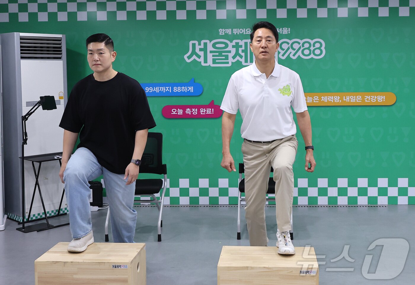 본문 이미지 - 오세훈 국민의힘 서울시장 후보가 29일 서울 도봉구 도봉구보건소에 마련된 서울체력9988 도봉센터에서 1호 공약 '강철 체력, 활력 서울'을 발표한 후 체력 측정을 하고 있다. 2026.4.29 ⓒ 뉴스1 김성진 기자