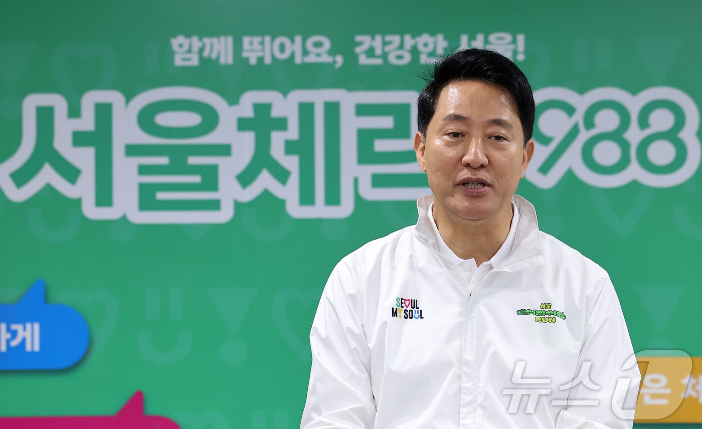 본문 이미지 - 오세훈 국민의힘 서울시장 후보가 29일 서울 도봉구 도봉구보건소에 마련된 서울체력9988 도봉센터에서 1호 공약 '강철 체력, 활력 서울'을 발표하고 있다. 2026.4.29 ⓒ 뉴스1 김성진 기자