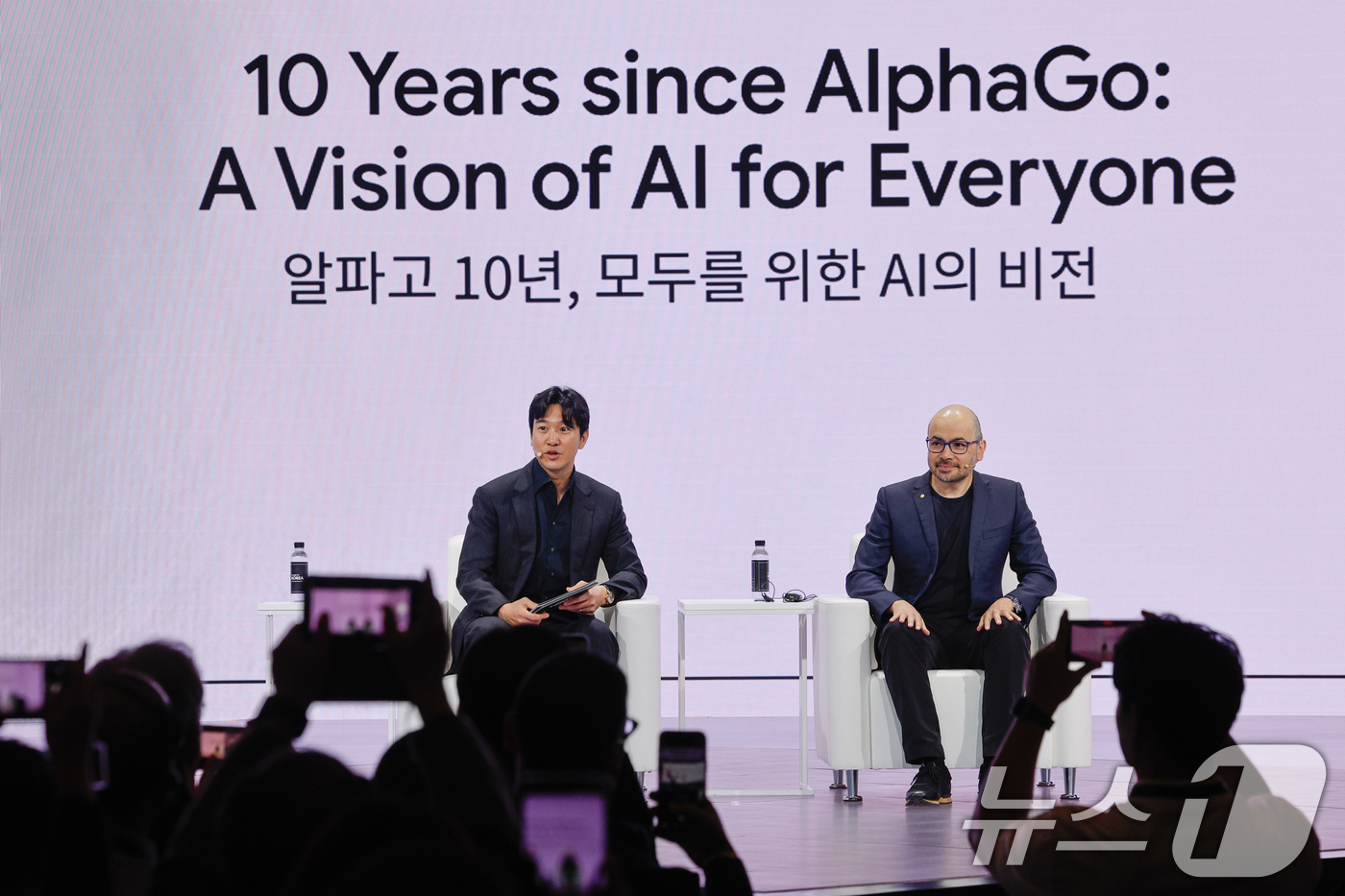 (서울=뉴스1) 안은나 기자 = 데미스 하사비스 구글 딥마인드 공동 창업자 및 CEO, 조승연 작가가 29일 서울 중구 웨스틴조선호텔에서 열린 구글 포 코리아 2026 행사에 참석 …