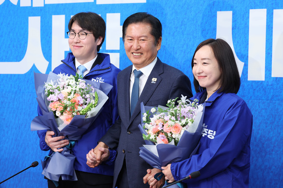 하정우·전은수 손 잡고 미소짓는 정청래