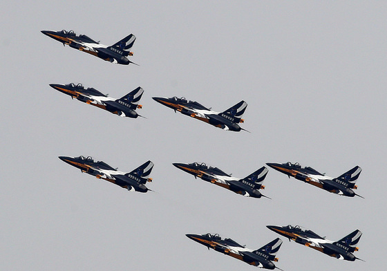 대구 상공 비행하는 공군 블랙이글스