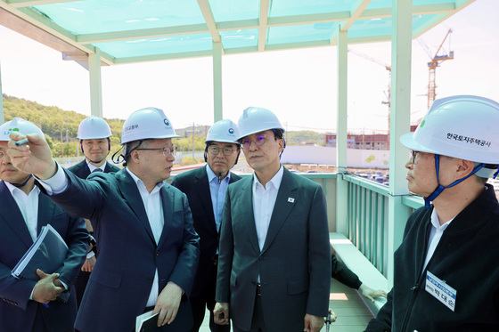 남양주 주택공급 현장 찾은 김민석 총리