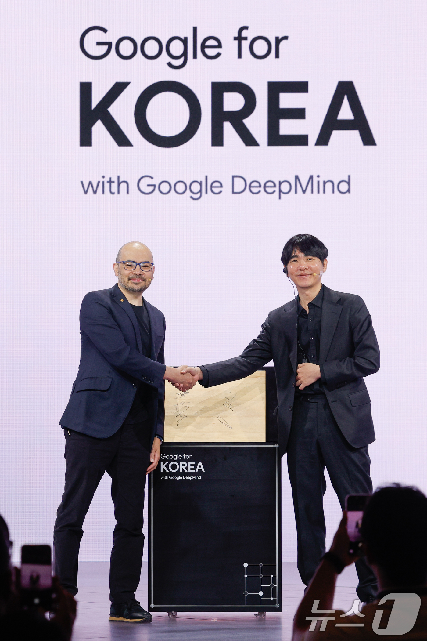 (서울=뉴스1) 안은나 기자 = 데미스 하사비스 구글 딥마인드 공동 창업자 및 CEO와 이세돌 사범이 29일 서울 중구 웨스틴조선호텔에서 열린 구글 포 코리아 2026 행사에 참석 …