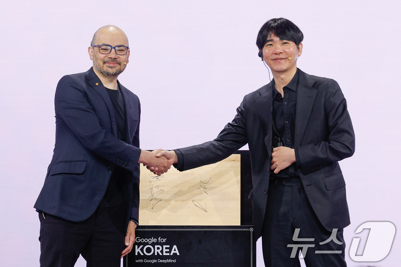 (서울=뉴스1) 안은나 기자 = 데미스 하사비스 구글 딥마인드 공동 창업자 및 CEO와 이세돌 사범이 29일 서울 중구 웨스틴조선호텔에서 열린 구글 포 코리아 2026 행사에 참석 …