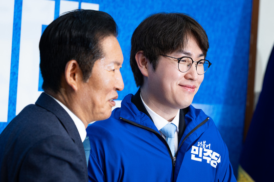 민주당 푸른 점퍼 입은 하정우 전 청와대 AI미래기획수석