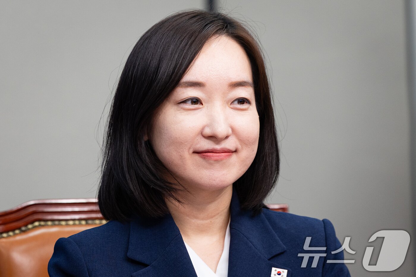 본문 이미지 - 더불어민주당 6.3 지방선거 발탁인재 전은수 전 청와대 대변인이 지난달 29일 서울 여의도 국회에서 열린 제2차 인재영입식에 자리하고 있다. 하정우 전 수석은 전재수 의원이 당 부산시장 후보로 선출되면서 공석이 된 부산 북구갑 지역구에, 전은수 전 대변인은 강훈식 대통령 비서실장의 지역구였던 충남 아산을에 출마할 전망이다. 2026.4.29 ⓒ 뉴스1 유승관 기자