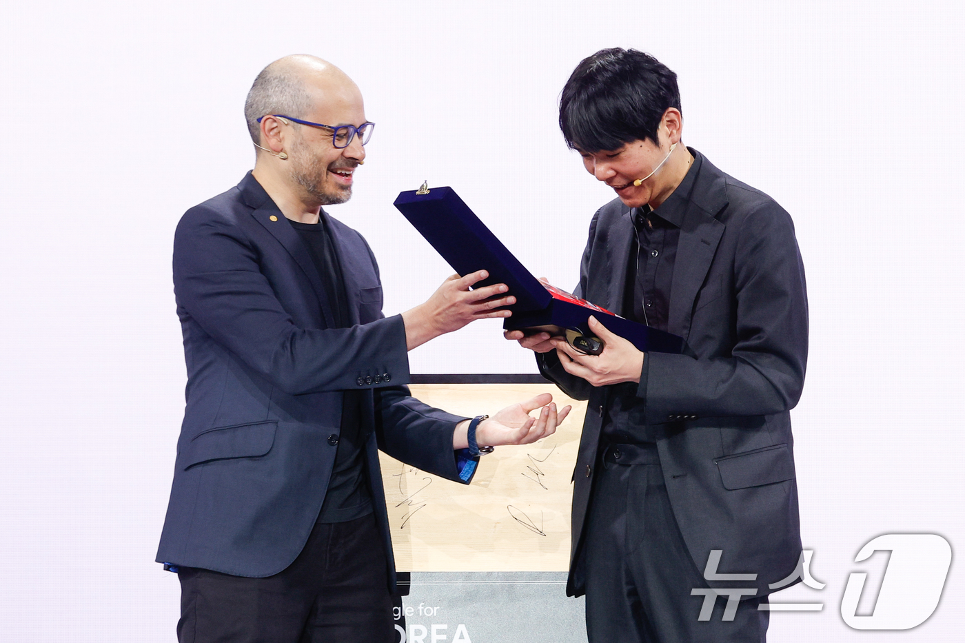 (서울=뉴스1) 안은나 기자 = 데미스 하사비스 구글 딥마인드 공동 창업자 및 CEO가 29일 서울 중구 웨스틴조선호텔에서 열린 구글 포 코리아 2026 행사에 참석해 이세돌 사범 …