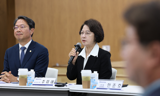 지역위원회 간담회 참석한 추미애 후보