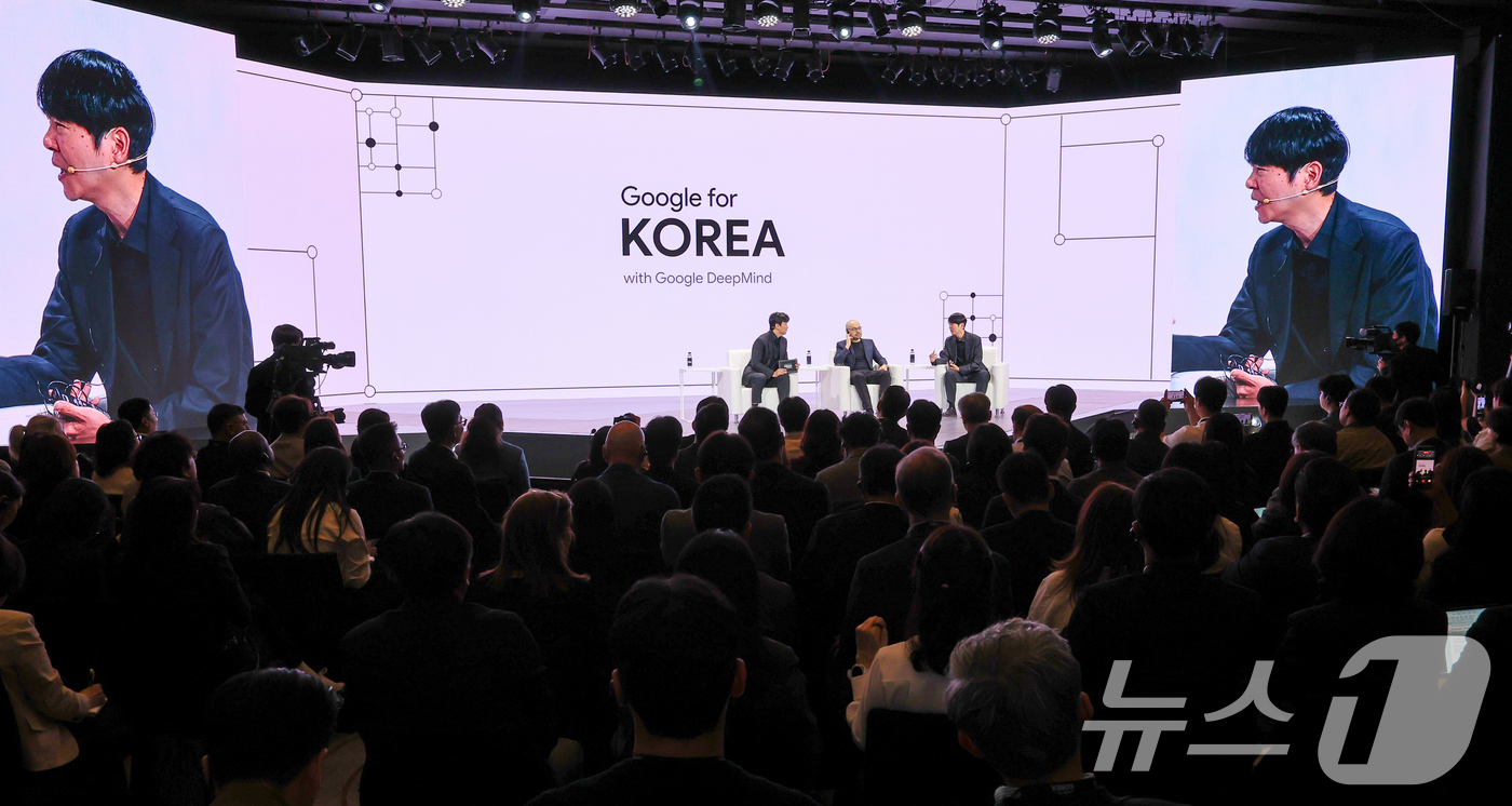 (서울=뉴스1) 안은나 기자 = 이세돌 사범(오른쪽부터), 데미스 하사비스 구글 딥마인드 공동 창업자 및 CEO, 조승연 작가가 29일 서울 중구 웨스틴조선호텔에서 열린 구글 포 …