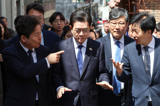 재개발 현장 점검하는 정원오 서울시장 후보