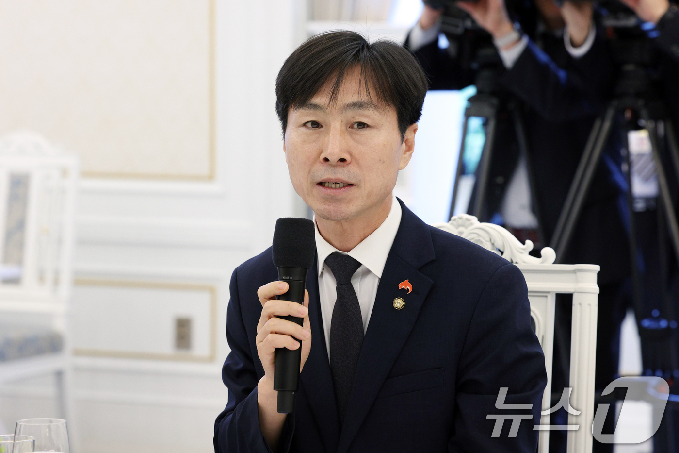 (서울=뉴스1) 이재명 기자 = 한창민 사회민주당 대표가 29일 청와대에서 열린 비교섭단체 및 무소속 국회의원 초청 오찬 간담회에서 발언을 하고 있다. (청와대통신사진기자단) 20 …