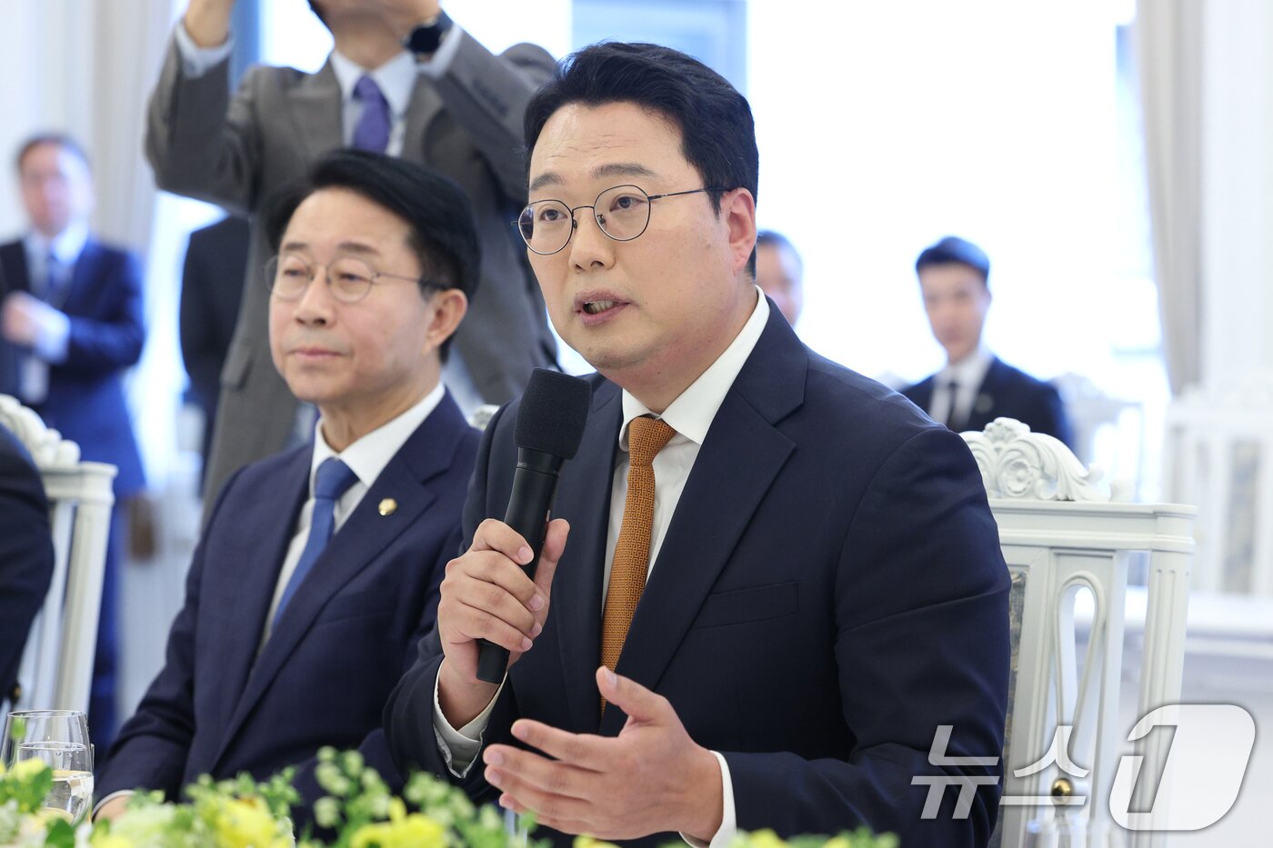 본문 이미지 - 천하람 개혁신당 원내대표가 29일 청와대에서 열린 비교섭단체 및 무소속 국회의원 초청 오찬 간담회에서 발언을 하고 있다. (청와대통신사진기자단) 2026.4.29 ⓒ 뉴스1 이재명 기자