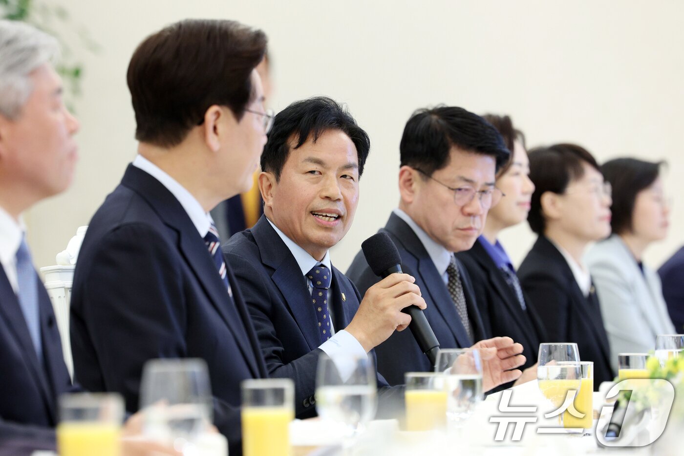 본문 이미지 - 윤종오 진보당 원내대표가 29일 청와대에서 열린 비교섭단체 및 무소속 국회의원 초청 오찬 간담회에서 발언을 하고 있다. (청와대통신사진기자단) 2026.4.29 ⓒ 뉴스1 이재명 기자