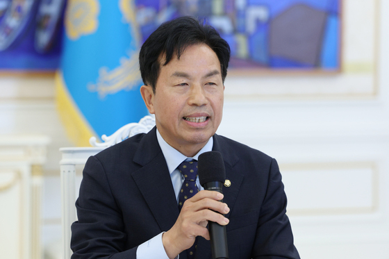 발언하는 윤종오 원내대표