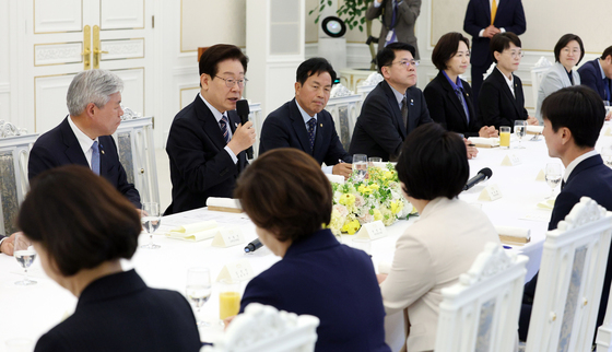 [단독] 李대통령 "정치개혁 취지 공감하지만 다루는 순간 블랙홀 우려"