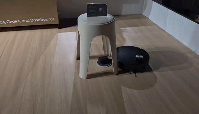 쓰레기 줍는 로봇청소기에 '술렁'…에어컨·세탁기도 '로봇 팔' 접목