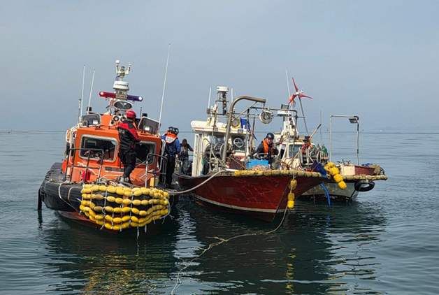 보령 앞바다서 어선 충돌…선장 부상 입고 병원 이송