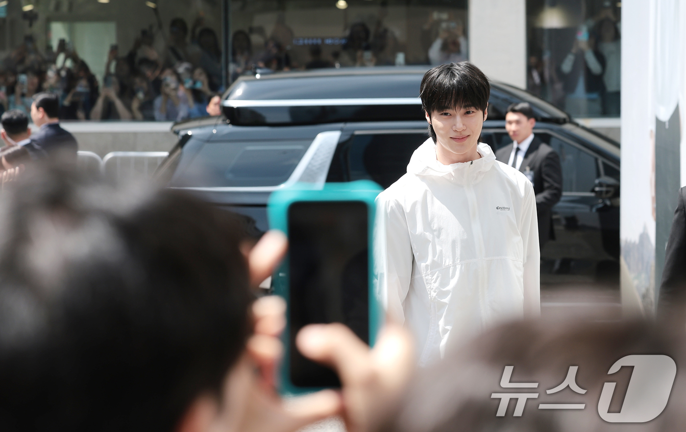 (서울=뉴스1) 권현진 기자 = 배우 변우석이 29일 서울 성동구 쎈느에서 열린 아웃도어 브랜드 디스커버리 익스페이션의 여름 시즌 브랜드 체험 행사 'DISCOVER YOUR AC …