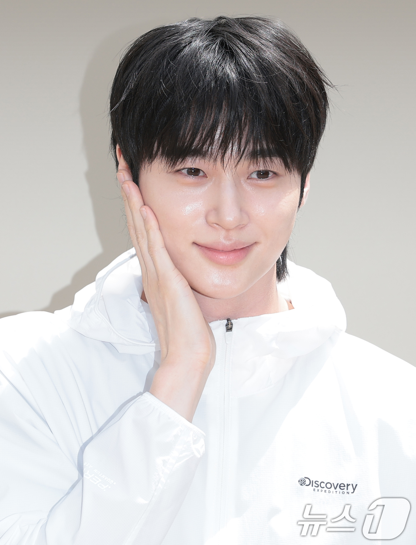 (서울=뉴스1) 권현진 기자 = 배우 변우석이 29일 서울 성동구 쎈느에서 열린 아웃도어 브랜드 디스커버리 익스페이션의 여름 시즌 브랜드 체험 행사 'DISCOVER YOUR AC …