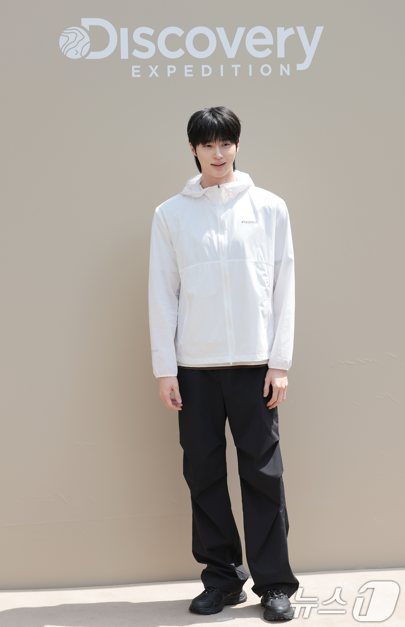 (서울=뉴스1) 권현진 기자 = 배우 변우석이 29일 서울 성동구 쎈느에서 열린 아웃도어 브랜드 디스커버리 익스페이션의 여름 시즌 브랜드 체험 행사 'DISCOVER YOUR AC …