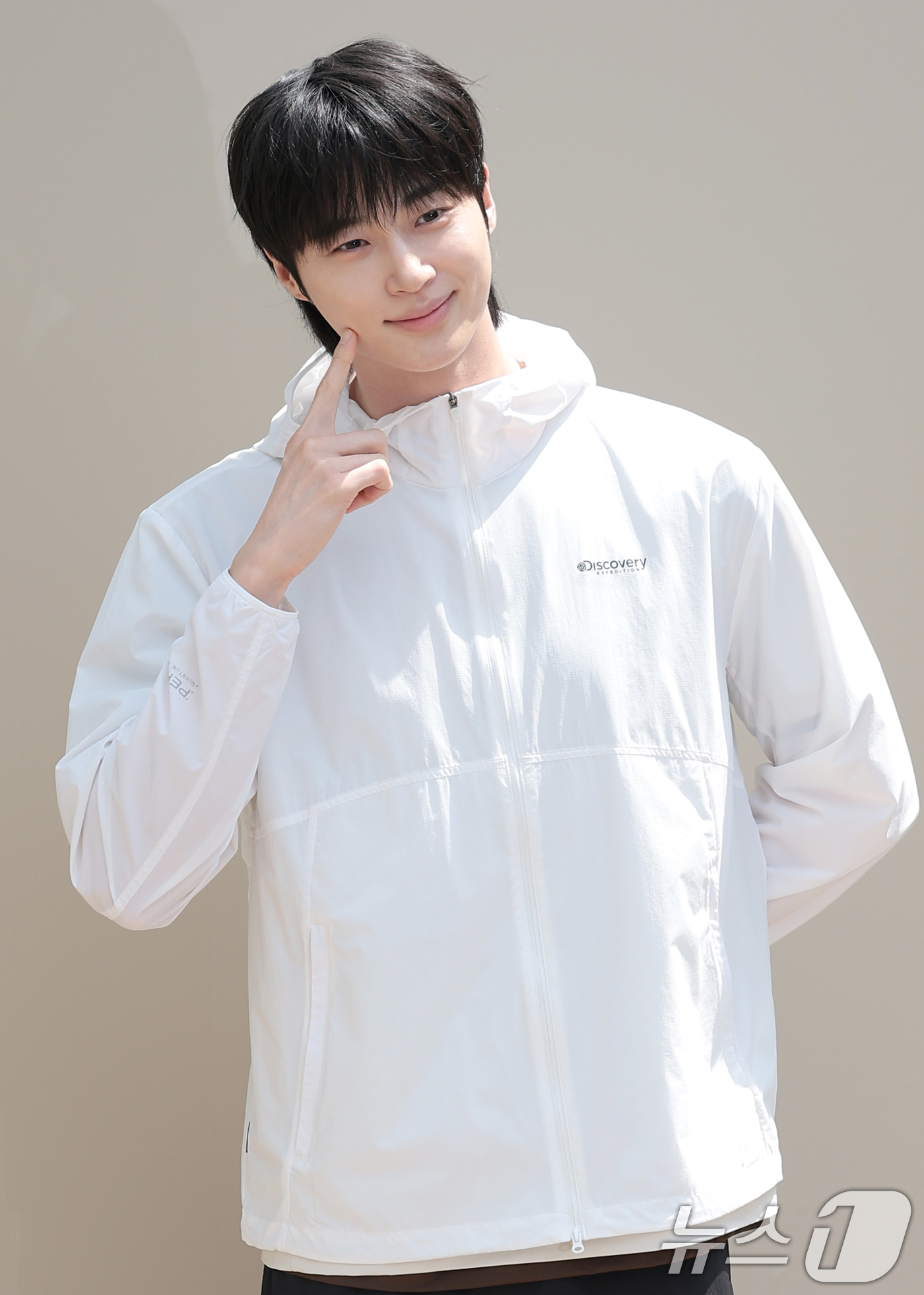 (서울=뉴스1) 권현진 기자 = 배우 변우석이 29일 서울 성동구 쎈느에서 열린 아웃도어 브랜드 디스커버리 익스페이션의 여름 시즌 브랜드 체험 행사 'DISCOVER YOUR AC …