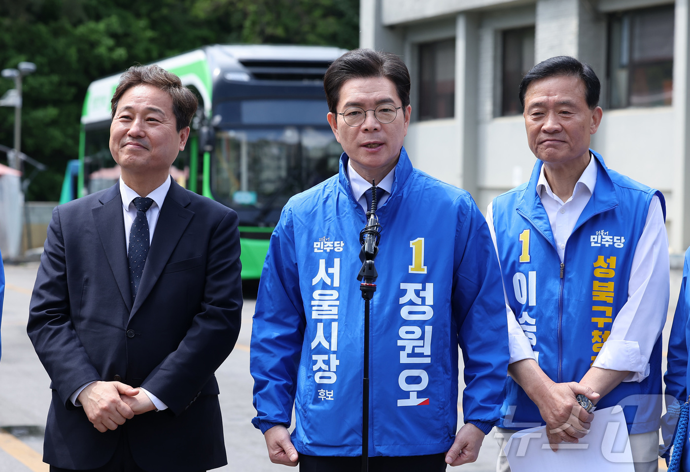 (서울=뉴스1) 김성진 기자 = 정원오 더불어민주당 서울시장 후보가 29일 서울 성북구 정릉공영차고지에서 열린 '찾아가는 현장: 정릉차고지편'에서 발언하고 있다. 2026.4.29 …