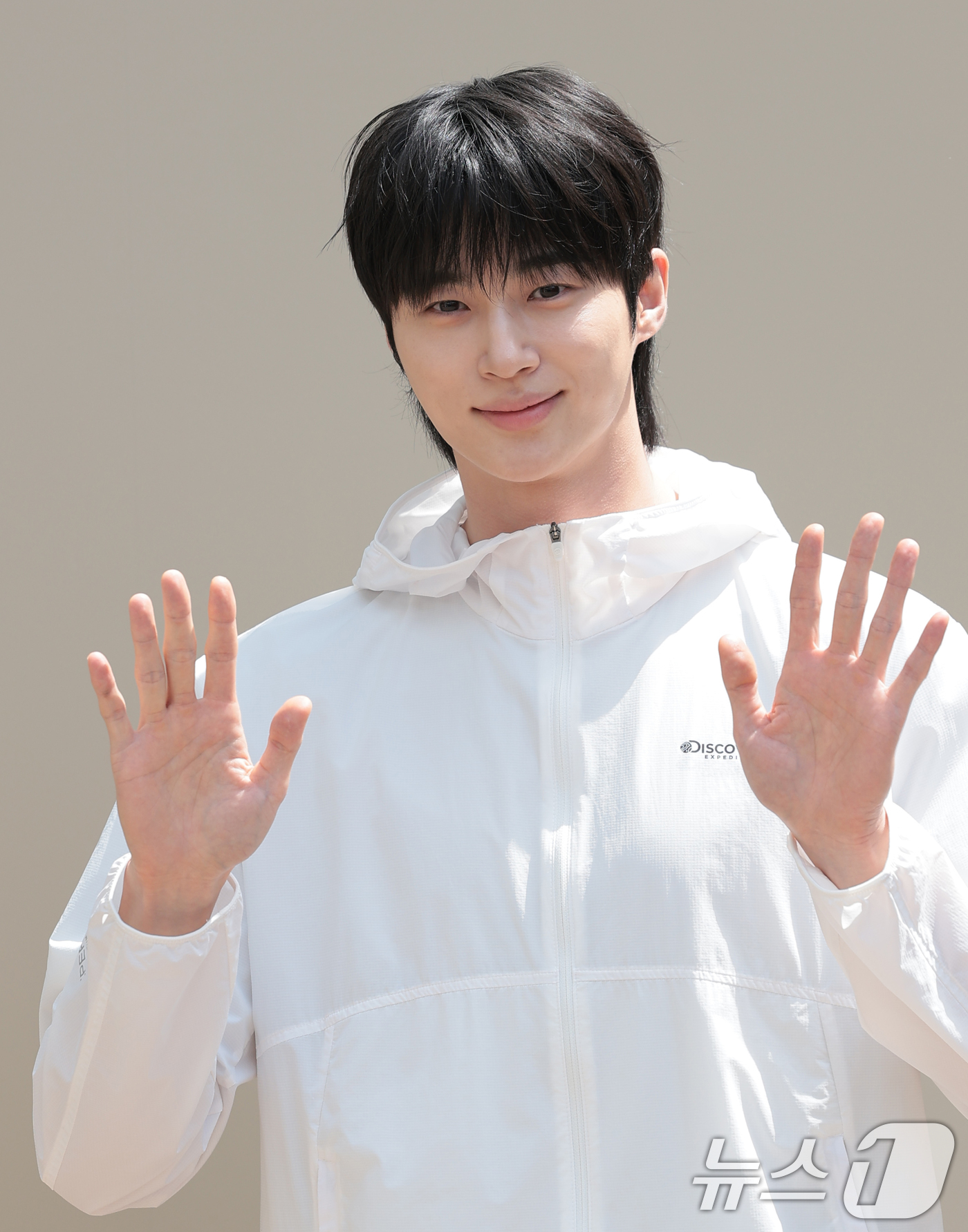 (서울=뉴스1) 권현진 기자 = 배우 변우석이 29일 서울 성동구 쎈느에서 열린 아웃도어 브랜드 디스커버리 익스페이션의 여름 시즌 브랜드 체험 행사 'DISCOVER YOUR AC …