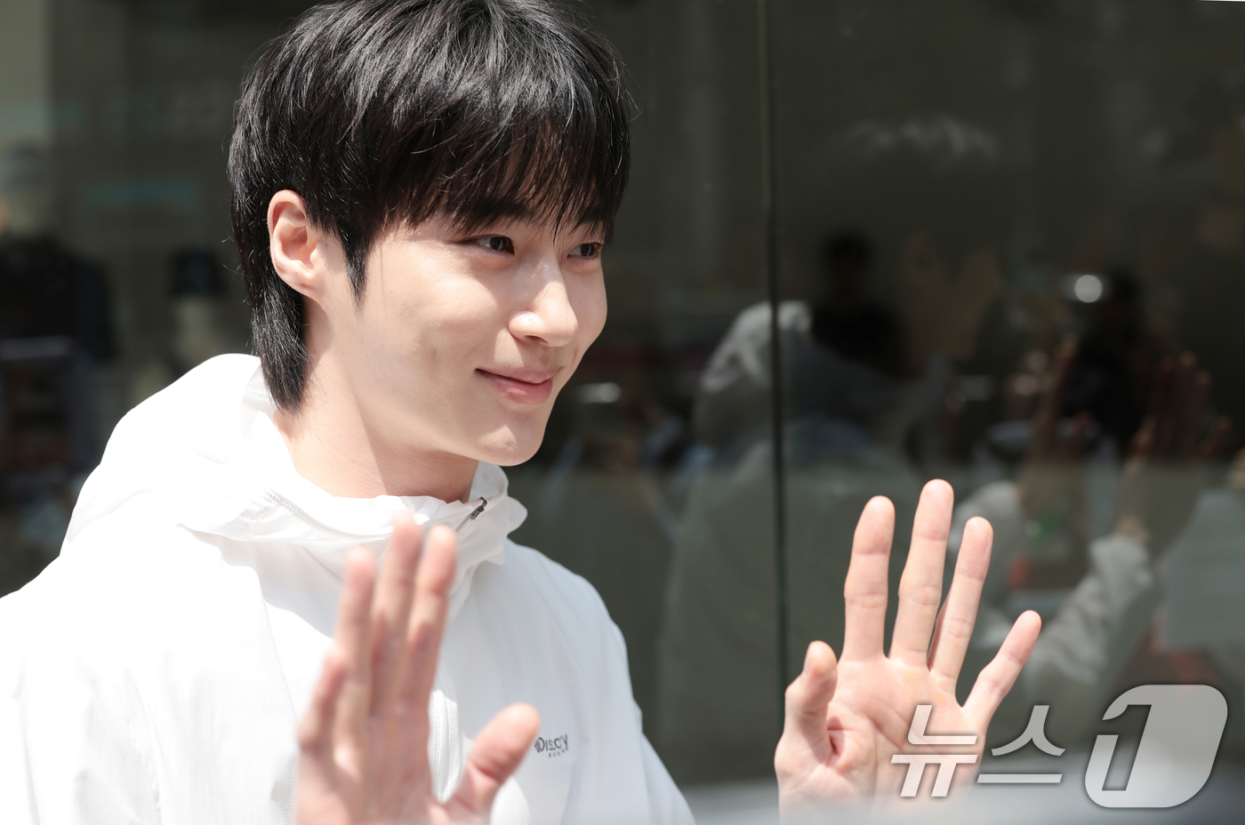 (서울=뉴스1) 권현진 기자 = 배우 변우석이 29일 서울 성동구 쎈느에서 열린 아웃도어 브랜드 디스커버리 익스페이션의 여름 시즌 브랜드 체험 행사 'DISCOVER YOUR AC …