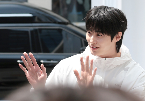 '이안대군' 변우석, 성수동 포착