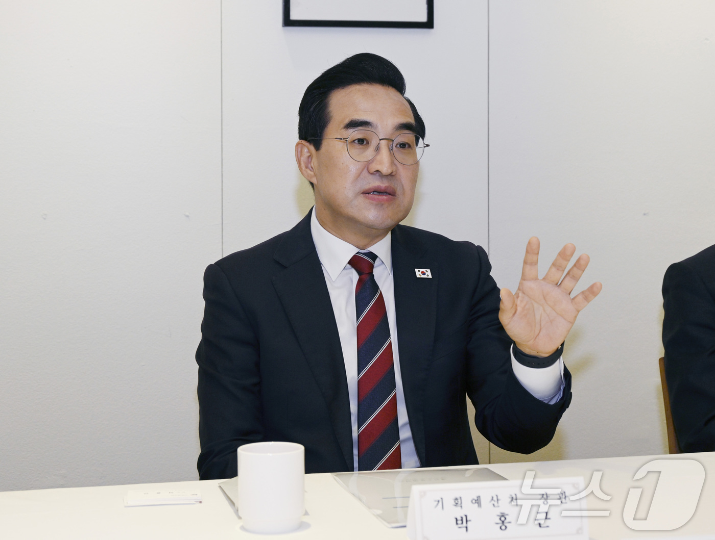 (서울=뉴스1) = 박홍근 기획예산처 장관이 29일 오후 서울 중구 컨퍼런스하우스 달개비에서 열린 재정정책자문회의 민간위원 오찬 간담회를 모두발언을 하고 있다. (기획예산처 제공. …