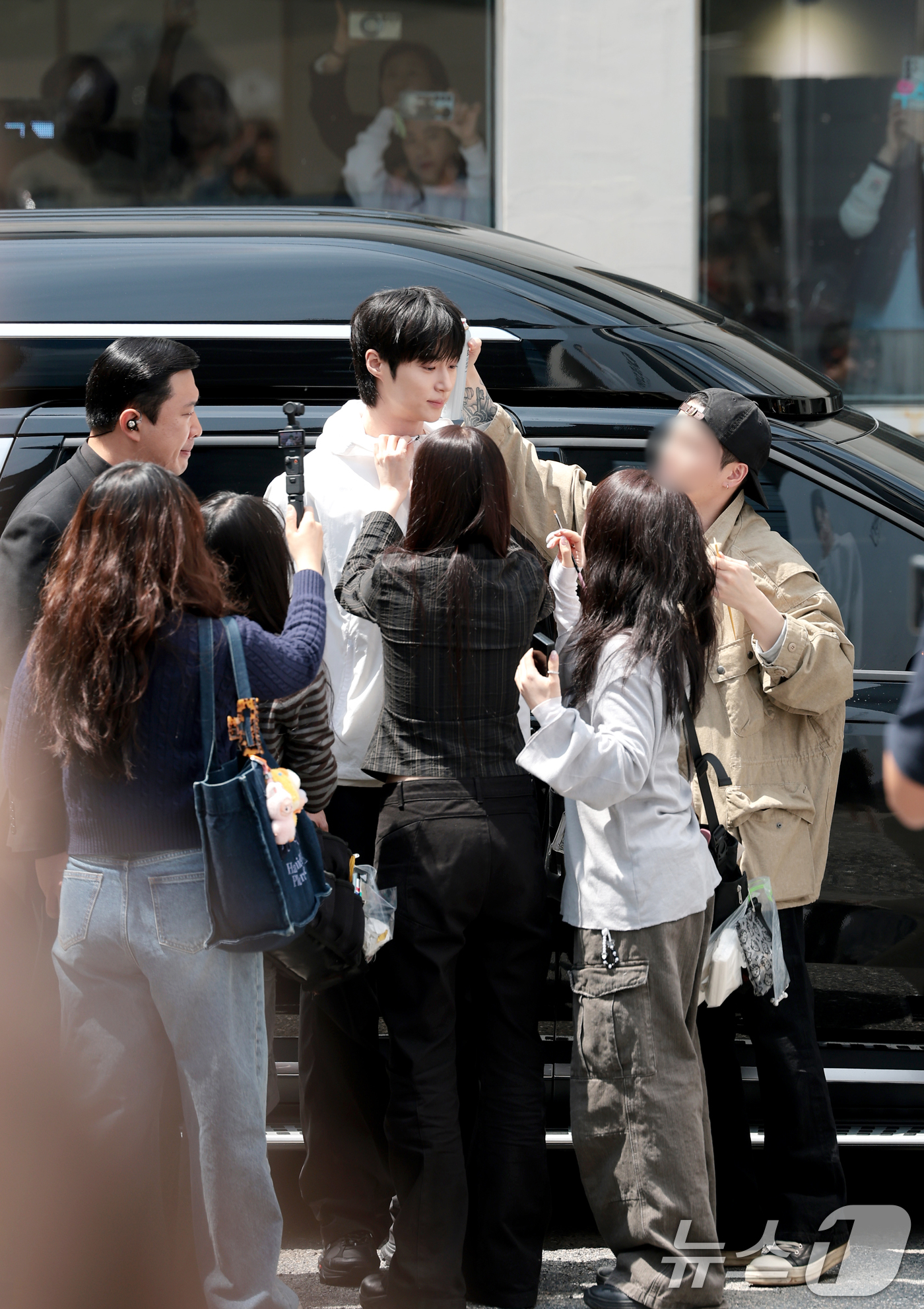 (서울=뉴스1) 권현진 기자 = 배우 변우석이 29일 서울 성동구 쎈느에서 열린 아웃도어 브랜드 디스커버리 익스페이션의 여름 시즌 브랜드 체험 행사 'DISCOVER YOUR AC …