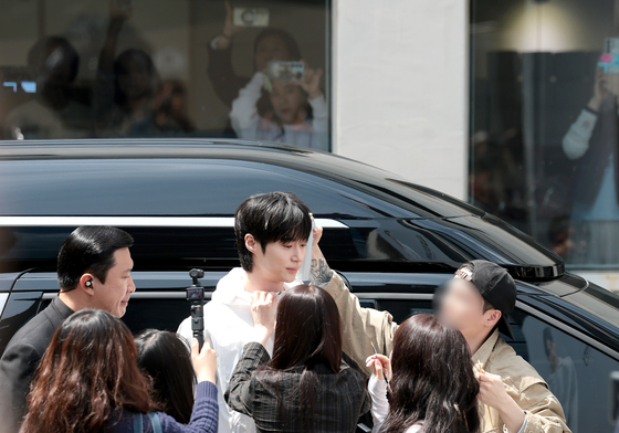 변우석, 성수동 꽃단장