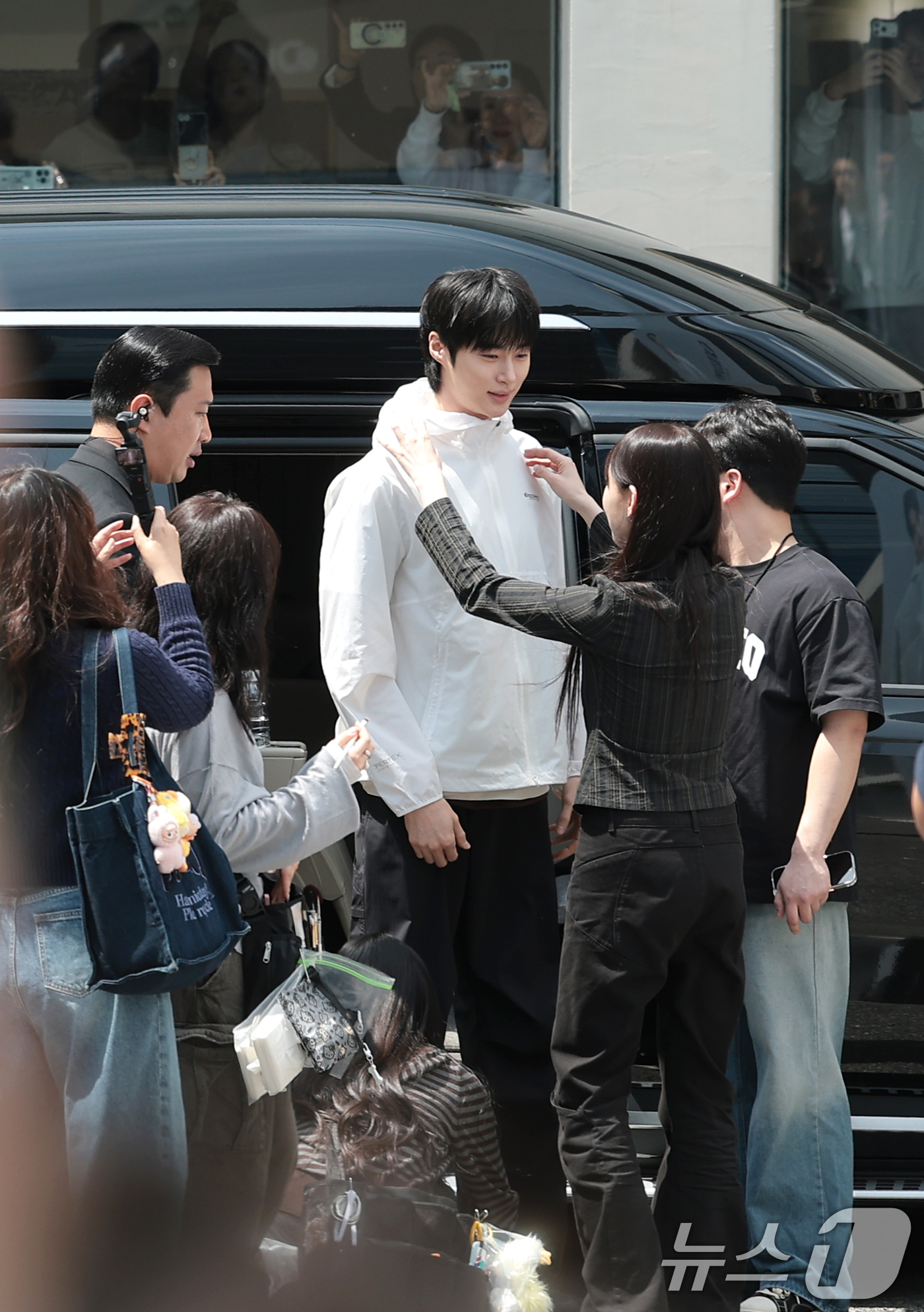 (서울=뉴스1) 권현진 기자 = 배우 변우석이 29일 서울 성동구 쎈느에서 열린 아웃도어 브랜드 디스커버리 익스페이션의 여름 시즌 브랜드 체험 행사 'DISCOVER YOUR AC …