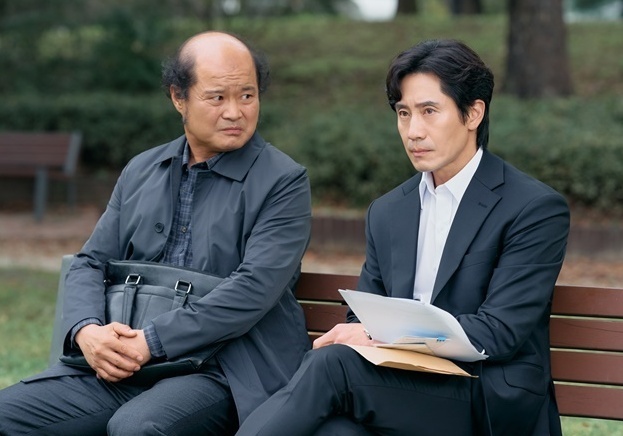 '오십프로' 신하균, 국정원 요원과 K-가장 오가는 반전 '짠내미' [N컷]