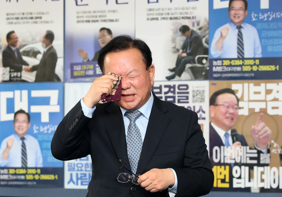 뉴스1과 인터뷰 갖는 김부겸 후보