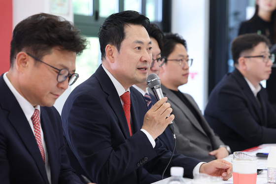 장동혁, 지선 역할찾기…현장 지원 대신 하루 두번 공약 발표