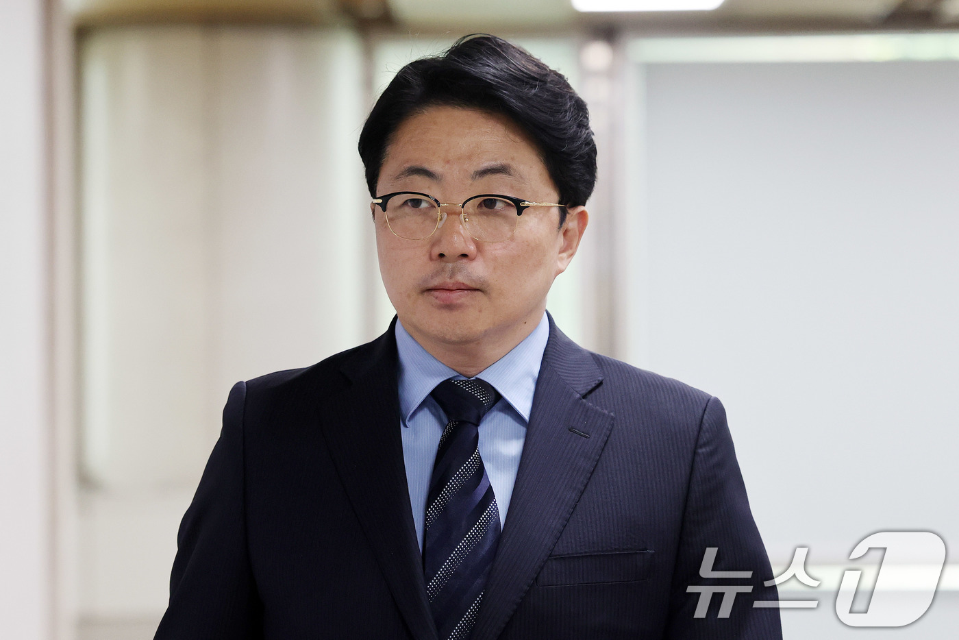 (서울=뉴스1) 박지혜 기자 = 회삿돈을 횡령한 혐의로 재판에 넘겨진 '집사 게이트' 당사자 김예성씨가 29일 서울 서초구 서울고법에서 열린 특정경제범죄 가중처벌법상 횡령 등 혐의 …