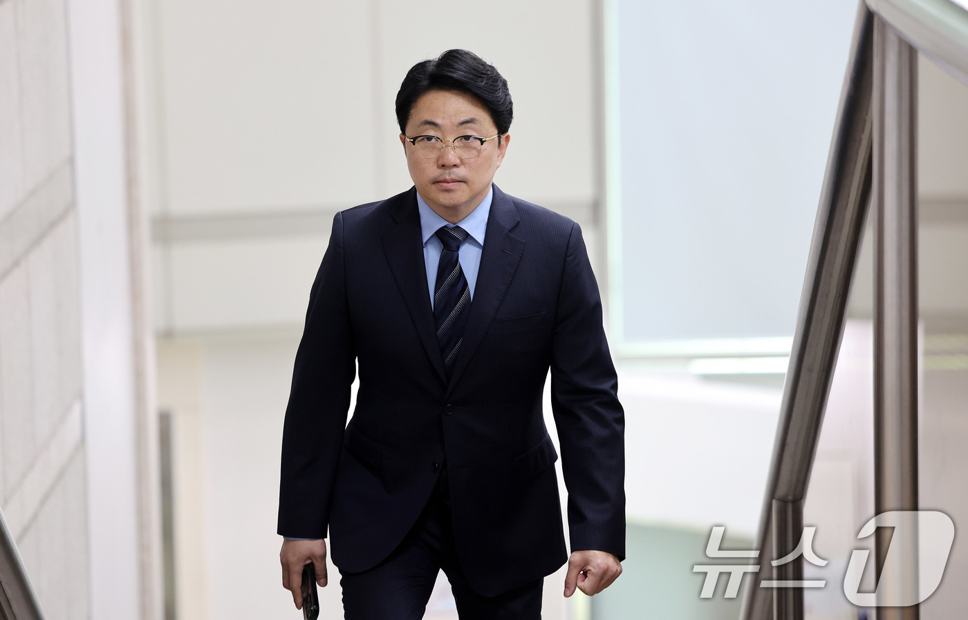 (서울=뉴스1) 박지혜 기자 = 회삿돈을 횡령한 혐의로 재판에 넘겨진 '집사 게이트' 당사자 김예성씨가 29일 서울 서초구 서울고법에서 열린 특정경제범죄 가중처벌법상 횡령 등 혐의 …