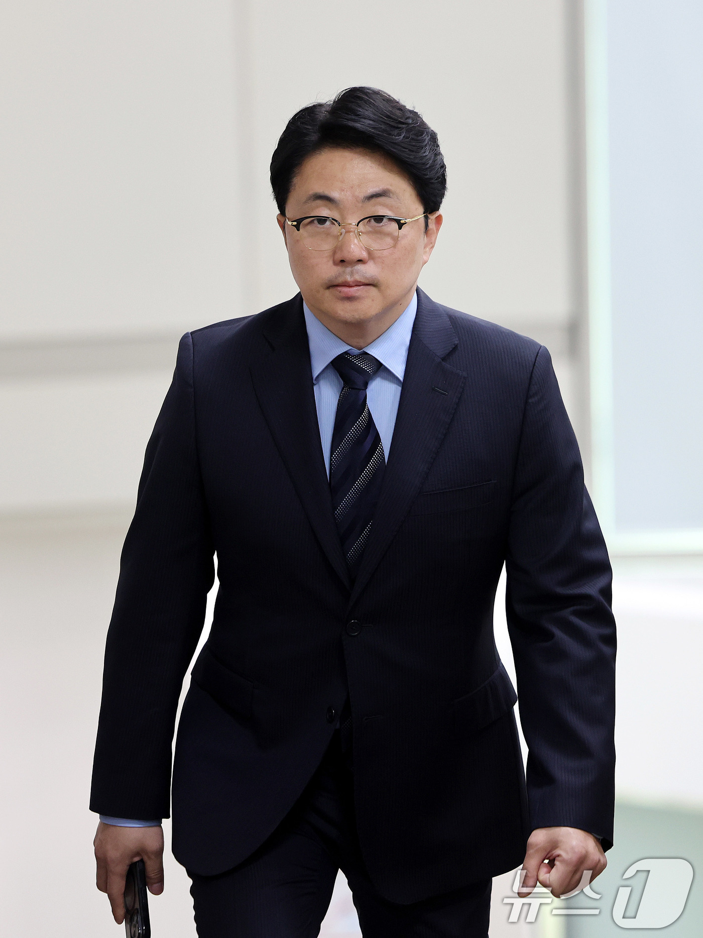 (서울=뉴스1) 박지혜 기자 = 회삿돈을 횡령한 혐의로 재판에 넘겨진 '집사 게이트' 당사자 김예성씨가 29일 서울 서초구 서울고법에서 열린 특정경제범죄 가중처벌법상 횡령 등 혐의 …