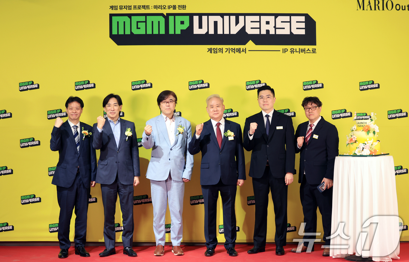 (서울=뉴스1) 이호윤 기자 = 키타세 요시노리 스퀘어 에닉스 프로듀서(왼쪽부터), 우츠미 슈지 세가 대표, 코이누마 히사시 코에이 테크모 게임스 대표, 홍성열 마리오아울렛 회장등 …