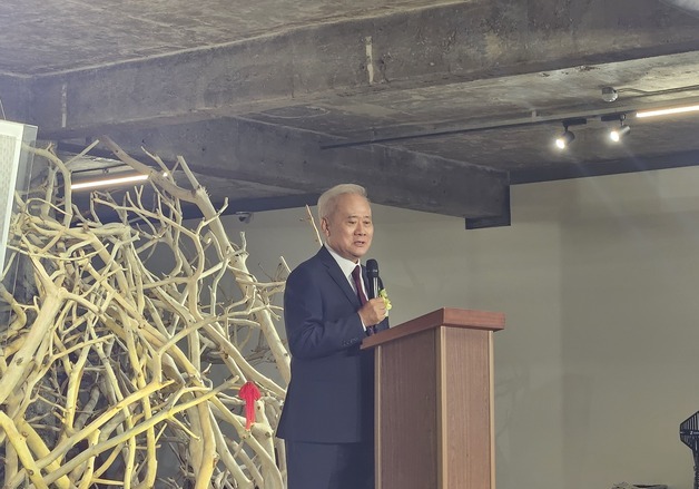 게임·애니 IP몰로 변신…홍성열 회장, '마리오아울렛 2.0' 천명