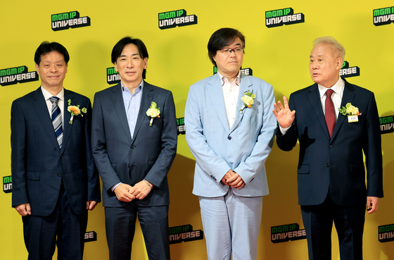 일본의 게임 거장들과 대화하는 홍성열 회장