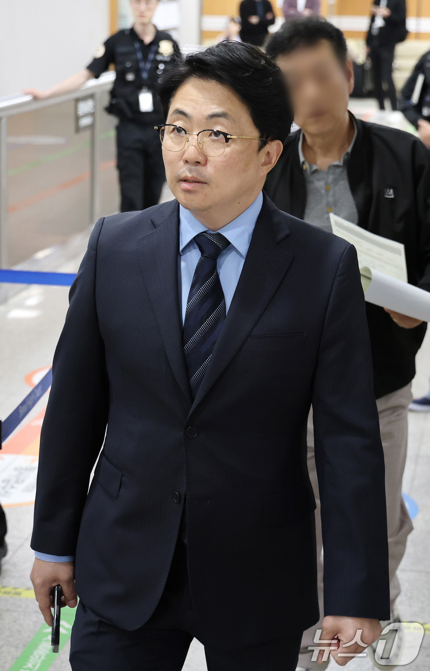 (서울=뉴스1) 박지혜 기자 = 회삿돈을 횡령한 혐의로 재판에 넘겨진 '집사 게이트' 당사자 김예성씨가 29일 서울 서초구 서울고법에서 열린 특정경제범죄 가중처벌법상 횡령 등 혐의 …