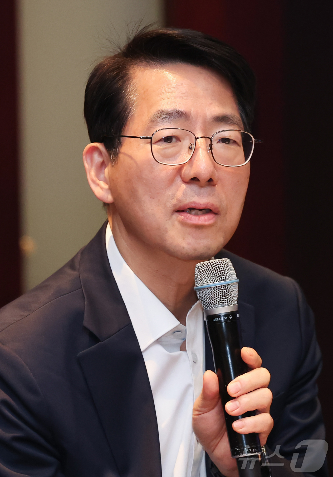 (서울=뉴스1) 이종수 인턴기자 = 황종우 해양수산부 장관이 29일 서울 중구 신라호텔 라일락룸에서 열린 ‘K-물류 협의체(TF) 및 수출입 물류지원 간담회’에서 발언하고 있다. …