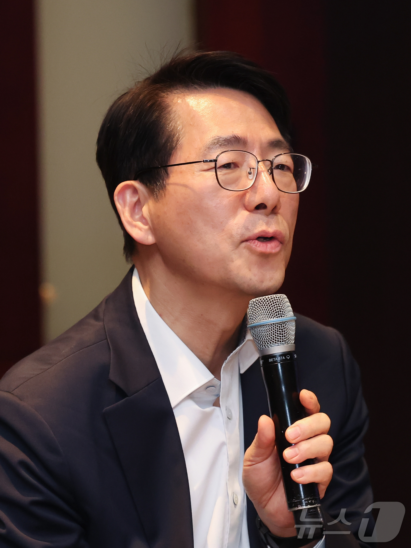 (서울=뉴스1) 이종수 인턴기자 = 황종우 해양수산부 장관이 29일 서울 중구 신라호텔 라일락룸에서 열린 ‘K-물류 협의체(TF) 및 수출입 물류지원 간담회’에서 발언하고 있다. …
