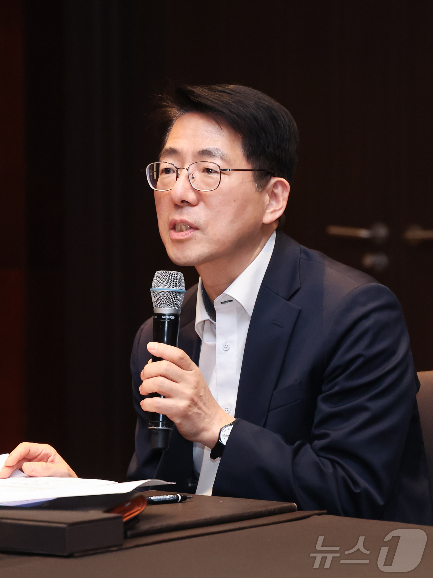 (서울=뉴스1) 이종수 인턴기자 = 황종우 해양수산부 장관이 29일 서울 중구 신라호텔 라일락룸에서 열린 ‘K-물류 협의체(TF) 및 수출입 물류지원 간담회’에서 발언하고 있다. …